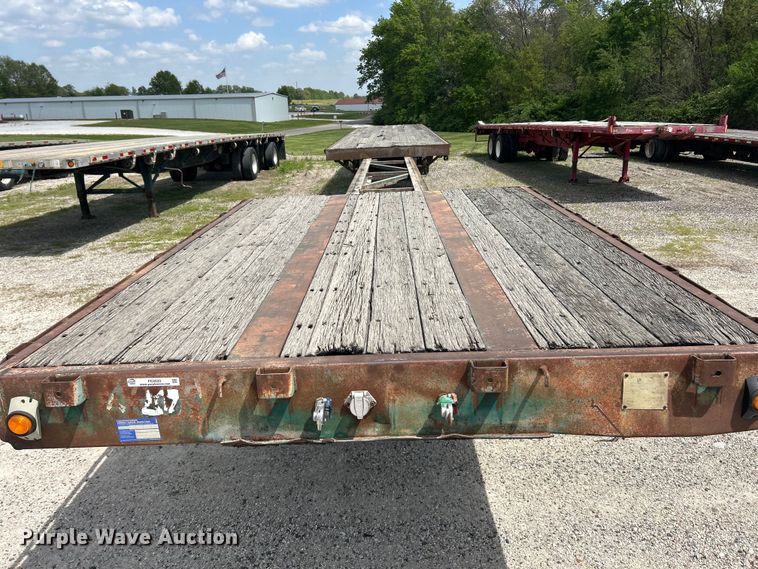 image for item FC2533 1988 Fontaine TP-3-4868SL extendable flatbed trailer