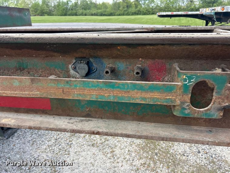 image for item FC2533 1988 Fontaine TP-3-4868SL extendable flatbed trailer