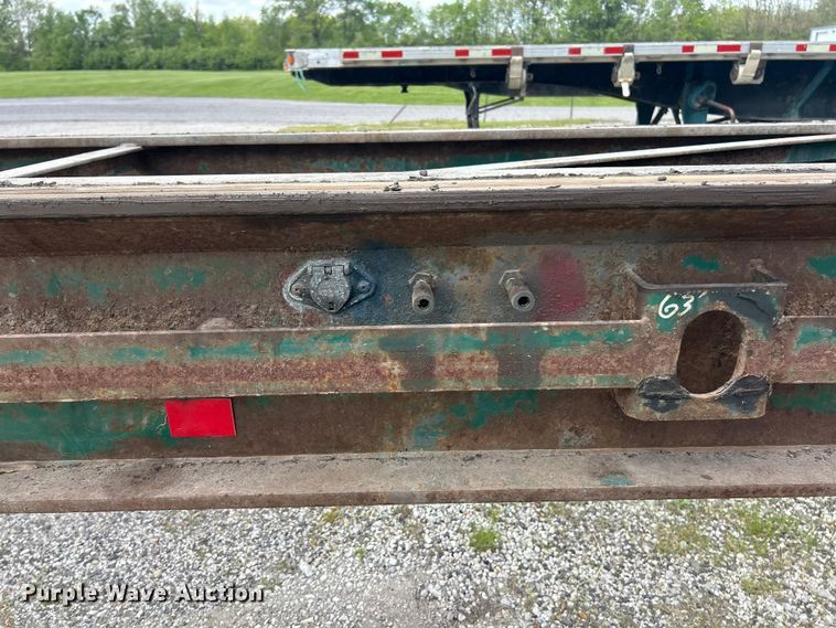 image for item FC2533 1988 Fontaine TP-3-4868SL extendable flatbed trailer