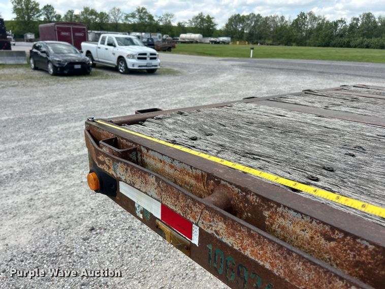 image for item FC2533 1988 Fontaine TP-3-4868SL extendable flatbed trailer