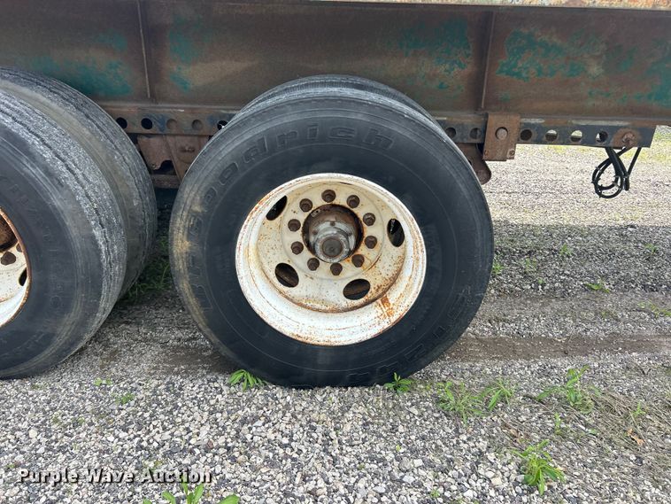 image for item FC2533 1988 Fontaine TP-3-4868SL extendable flatbed trailer