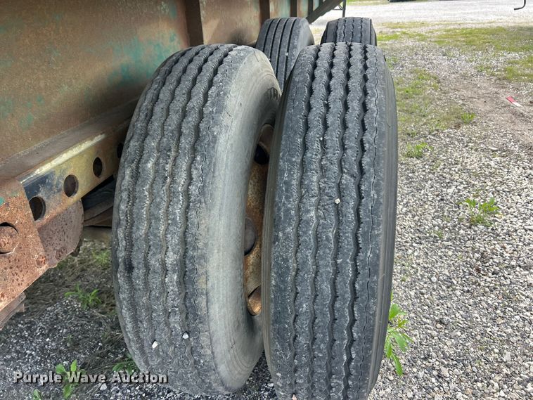 image for item FC2533 1988 Fontaine TP-3-4868SL extendable flatbed trailer