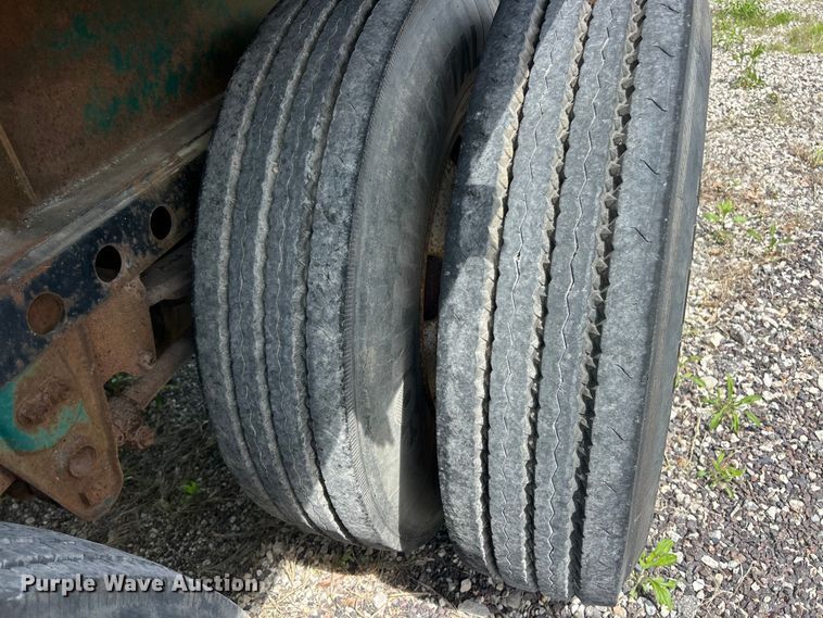 image for item FC2533 1988 Fontaine TP-3-4868SL extendable flatbed trailer