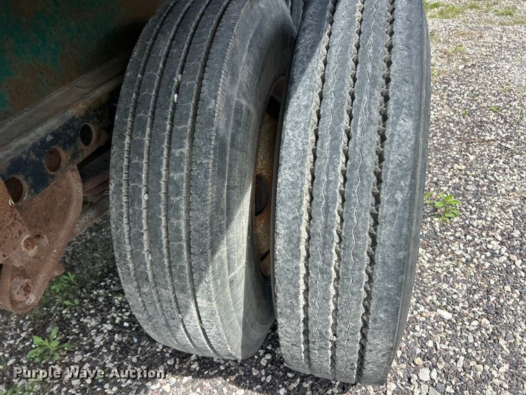 image for item FC2533 1988 Fontaine TP-3-4868SL extendable flatbed trailer