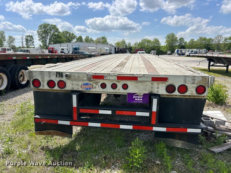 image for item FC2534 2001 Utility FS2CHA flatbed trailer