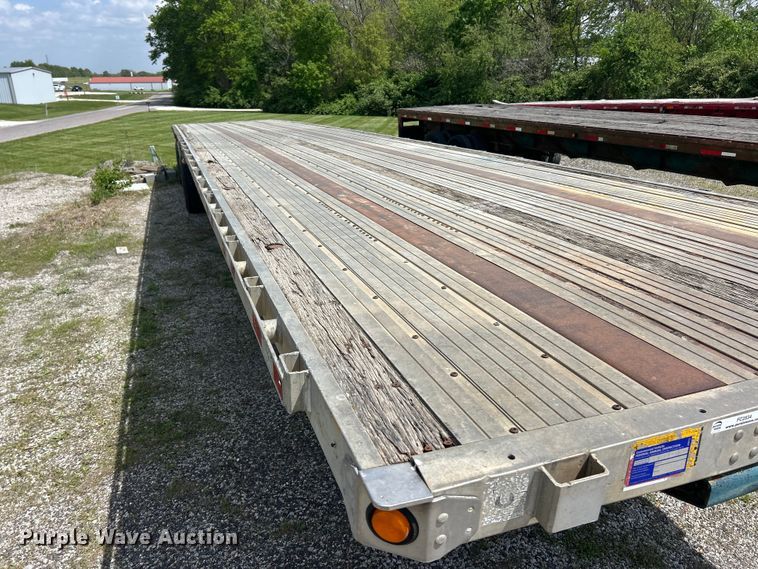 image for item FC2534 2001 Utility FS2CHA flatbed trailer