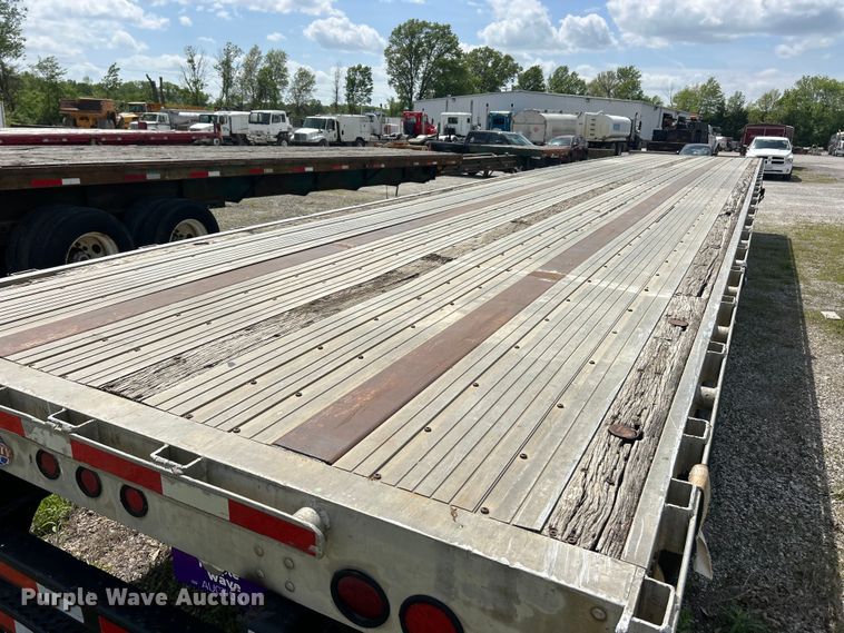 image for item FC2534 2001 Utility FS2CHA flatbed trailer