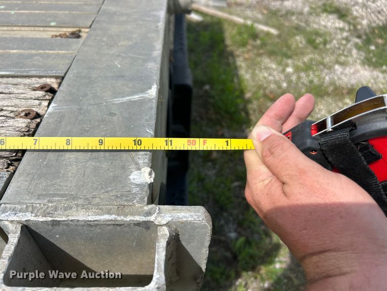 image for item FC2534 2001 Utility FS2CHA flatbed trailer