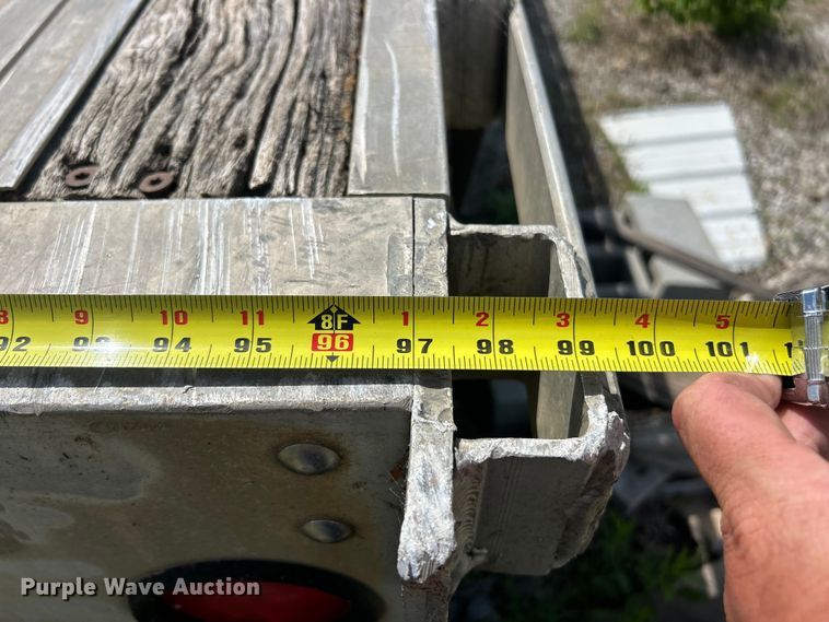 image for item FC2534 2001 Utility FS2CHA flatbed trailer