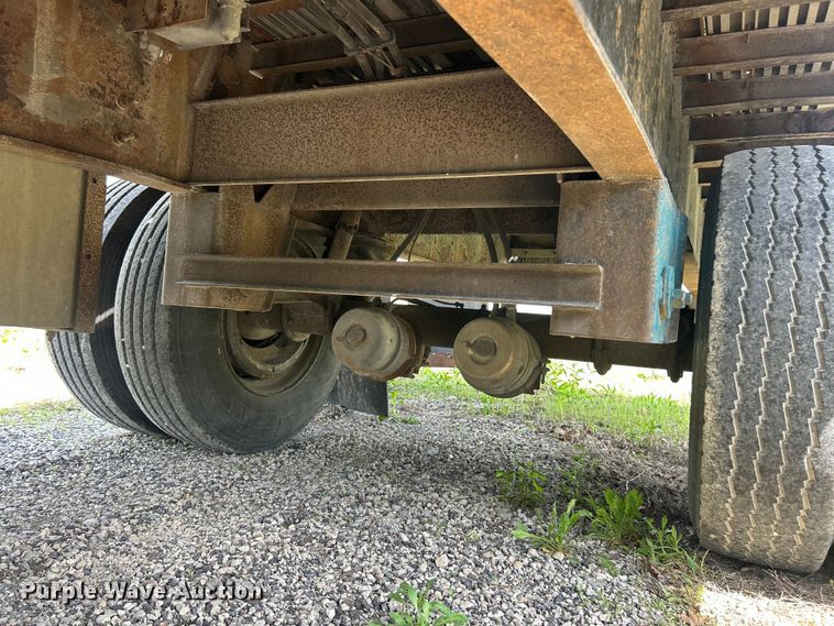 image for item FC2534 2001 Utility FS2CHA flatbed trailer