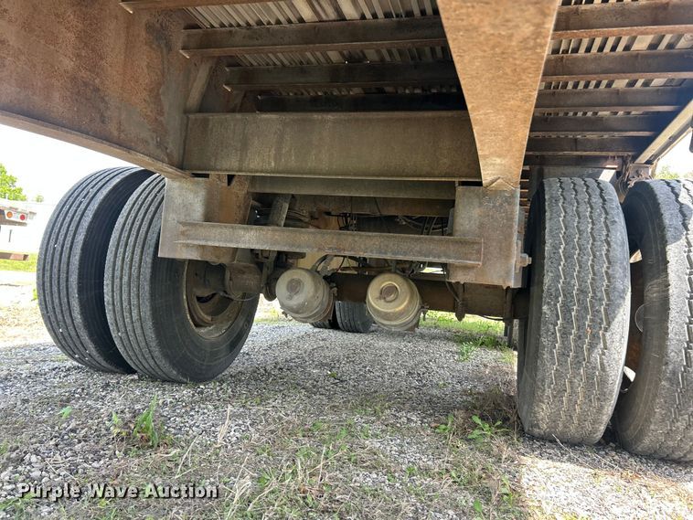 image for item FC2534 2001 Utility FS2CHA flatbed trailer