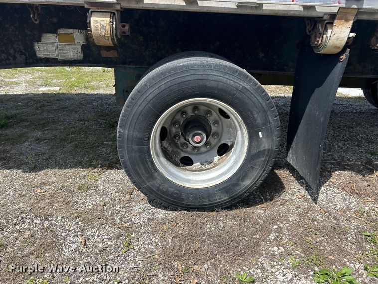 image for item FC2534 2001 Utility FS2CHA flatbed trailer