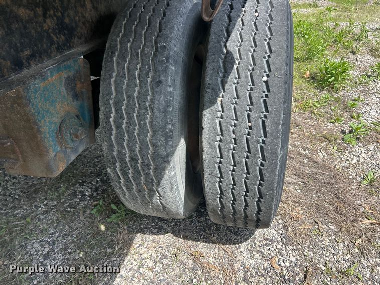 image for item FC2534 2001 Utility FS2CHA flatbed trailer