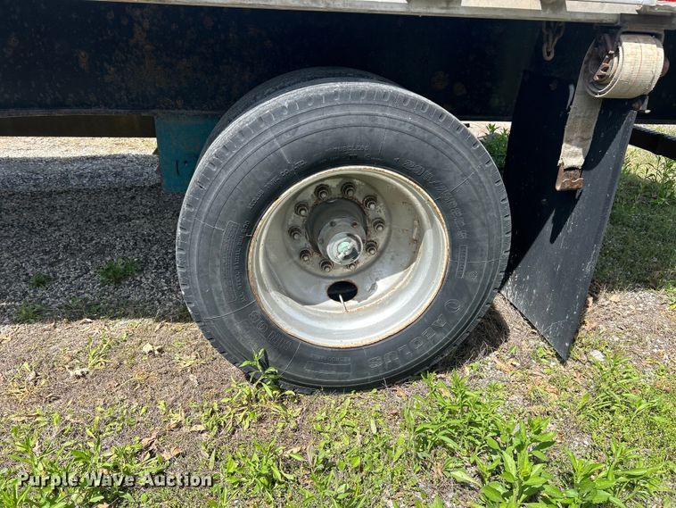 image for item FC2534 2001 Utility FS2CHA flatbed trailer