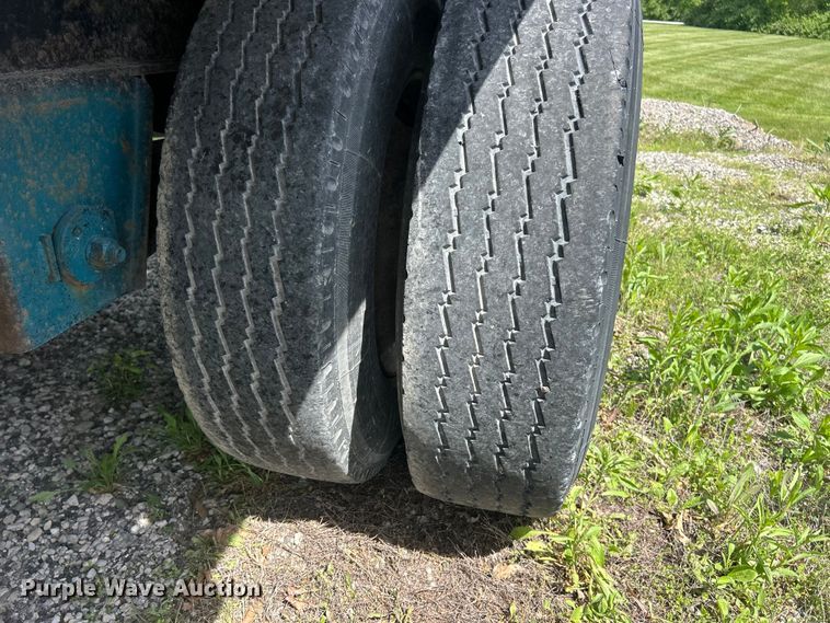 image for item FC2534 2001 Utility FS2CHA flatbed trailer