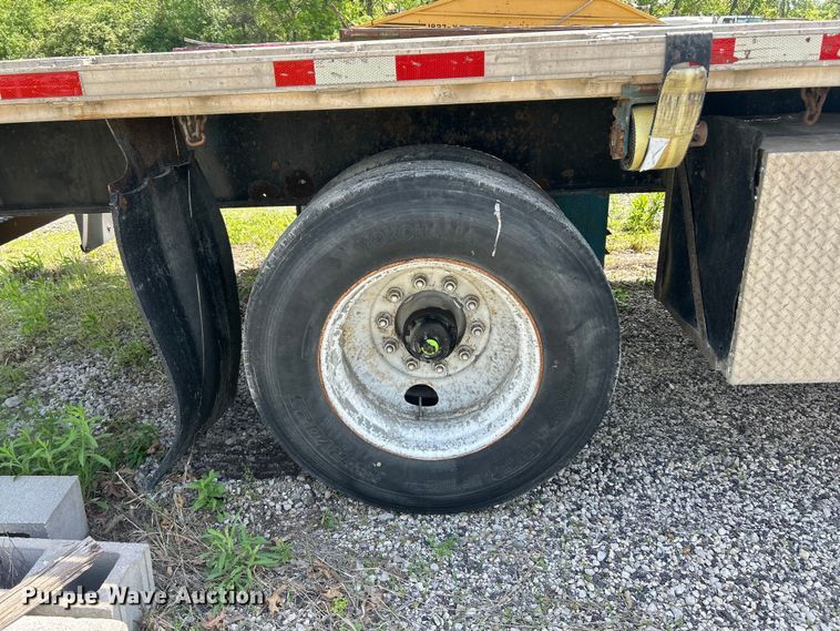 image for item FC2534 2001 Utility FS2CHA flatbed trailer