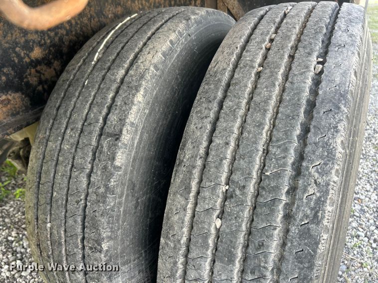 image for item FC2534 2001 Utility FS2CHA flatbed trailer