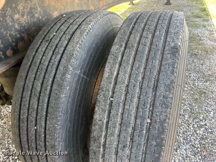 image for item FC2534 2001 Utility FS2CHA flatbed trailer