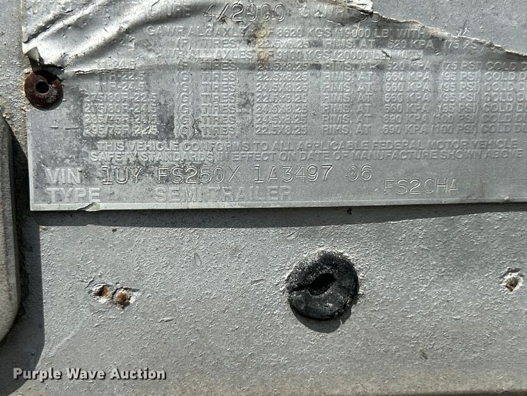 image for item FC2534 2001 Utility FS2CHA flatbed trailer