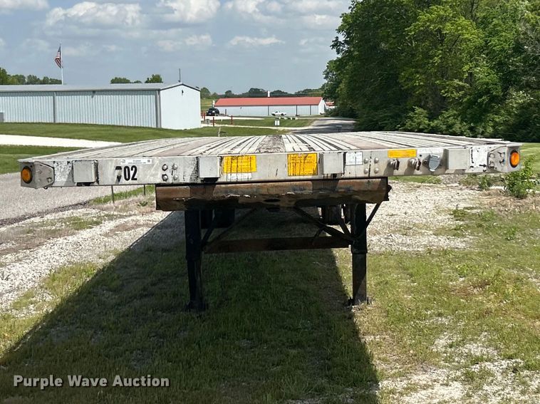 image for item FC2535 2001 Utility FS2CHA flatbed trailer