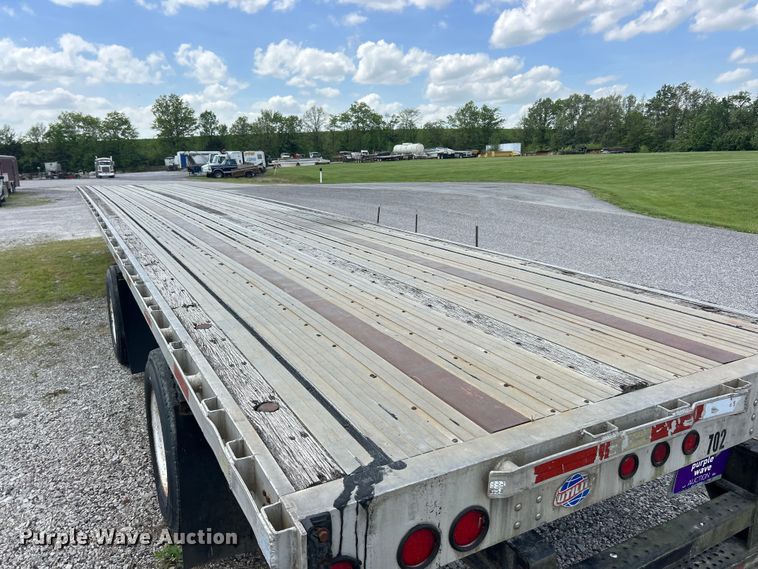 image for item FC2535 2001 Utility FS2CHA flatbed trailer