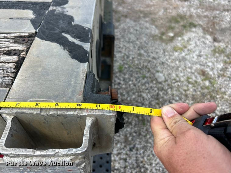 image for item FC2535 2001 Utility FS2CHA flatbed trailer