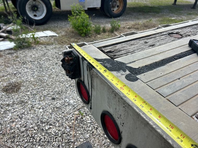 image for item FC2535 2001 Utility FS2CHA flatbed trailer