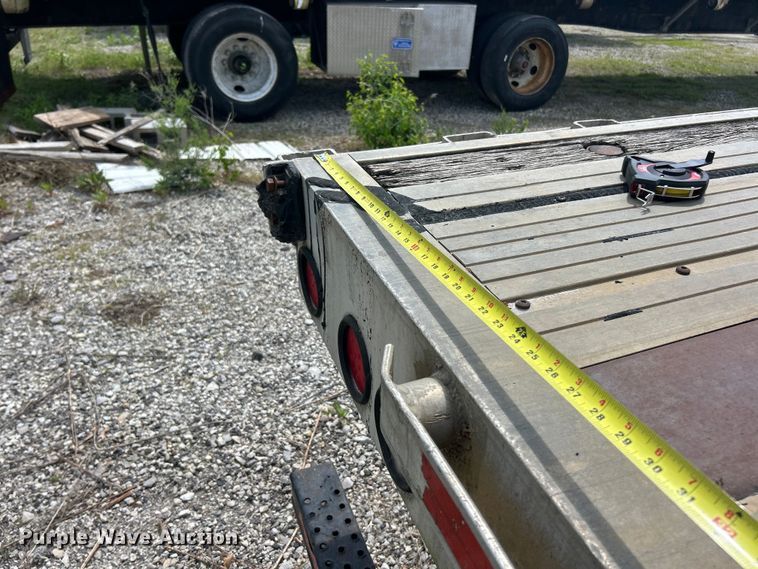 image for item FC2535 2001 Utility FS2CHA flatbed trailer