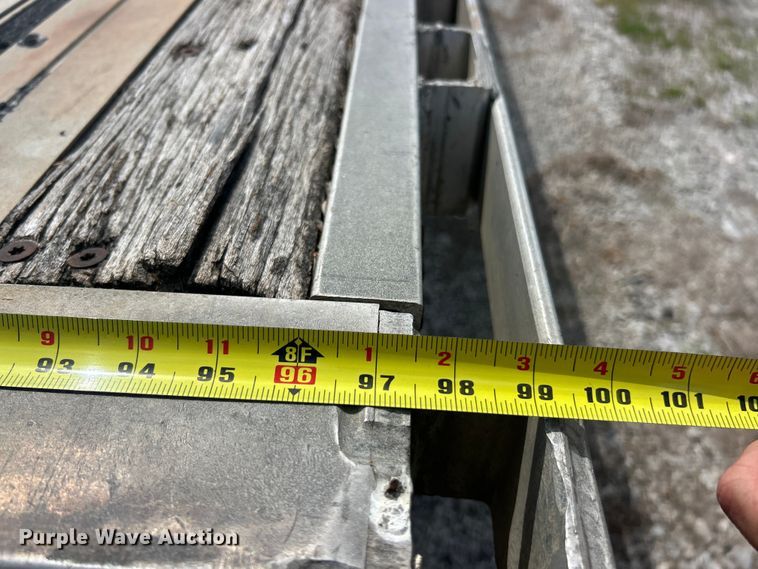 image for item FC2535 2001 Utility FS2CHA flatbed trailer