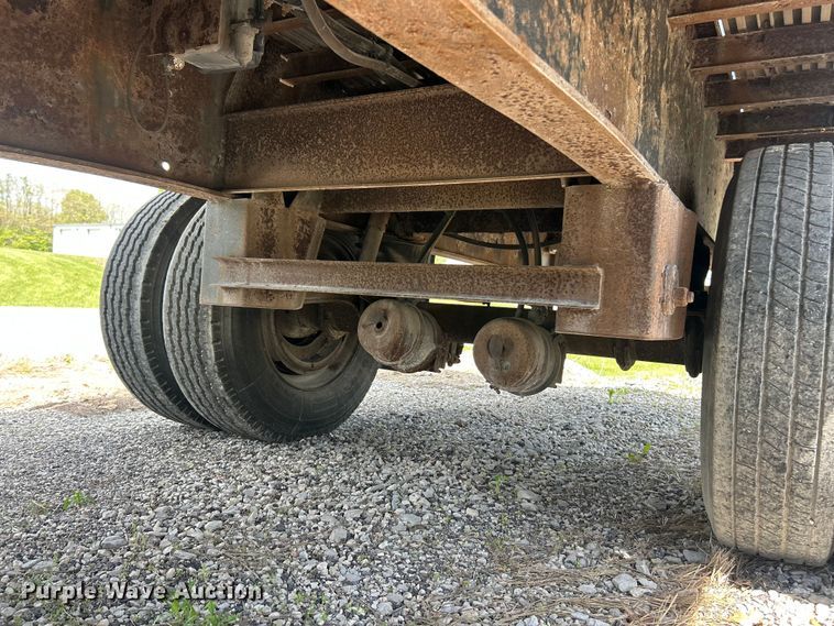 image for item FC2535 2001 Utility FS2CHA flatbed trailer