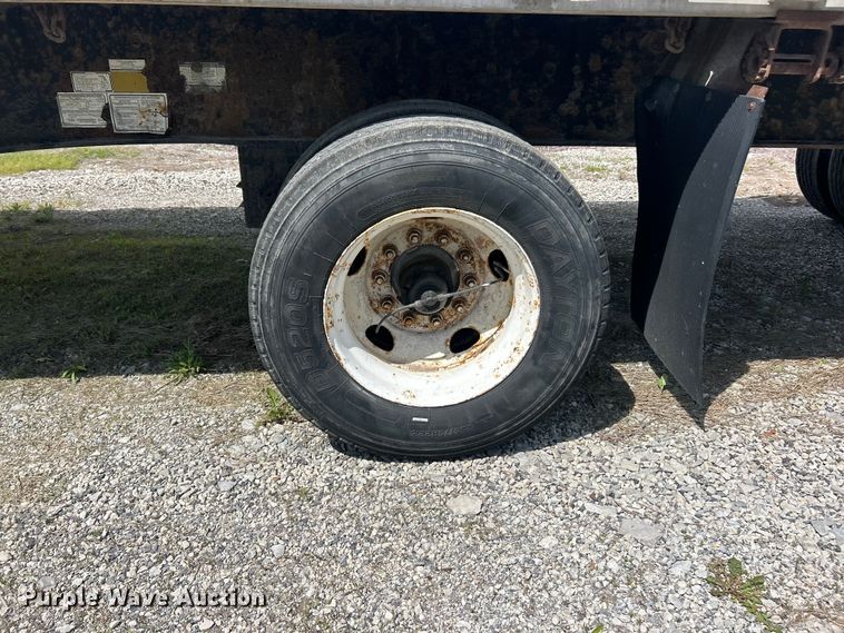 image for item FC2535 2001 Utility FS2CHA flatbed trailer