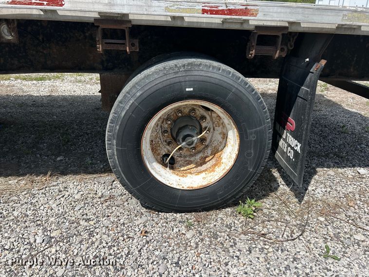 image for item FC2535 2001 Utility FS2CHA flatbed trailer