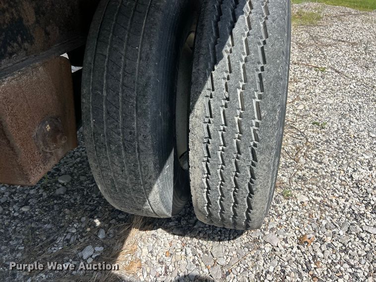 image for item FC2535 2001 Utility FS2CHA flatbed trailer