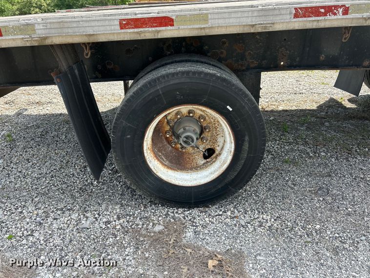 image for item FC2535 2001 Utility FS2CHA flatbed trailer