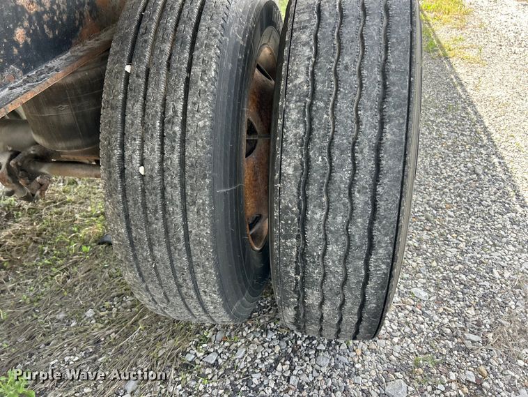 image for item FC2535 2001 Utility FS2CHA flatbed trailer