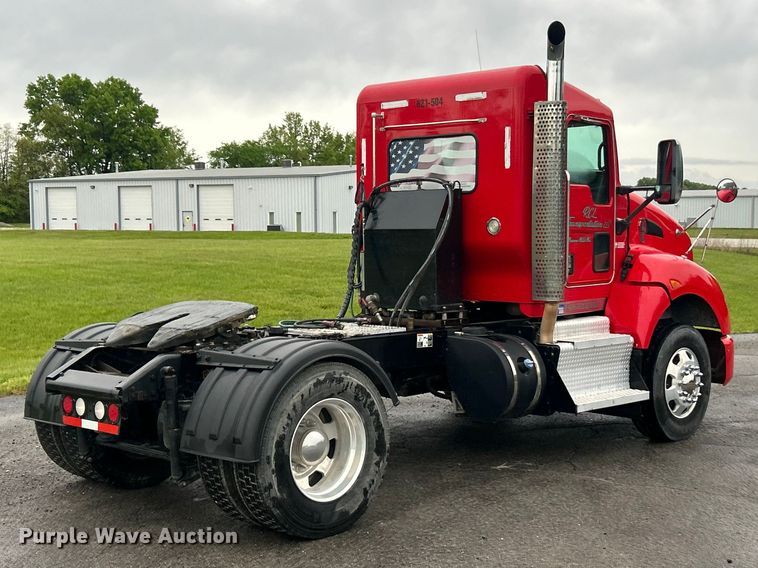 image for item FC2536 2014 Kenworth T400 semi truck