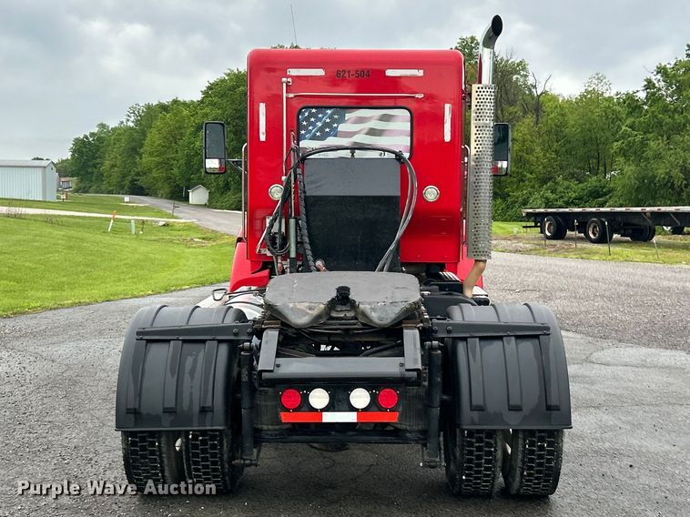 image for item FC2536 2014 Kenworth T400 semi truck