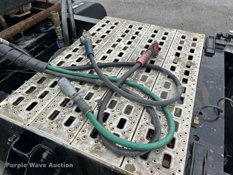 image for item FC2536 2014 Kenworth T400 semi truck