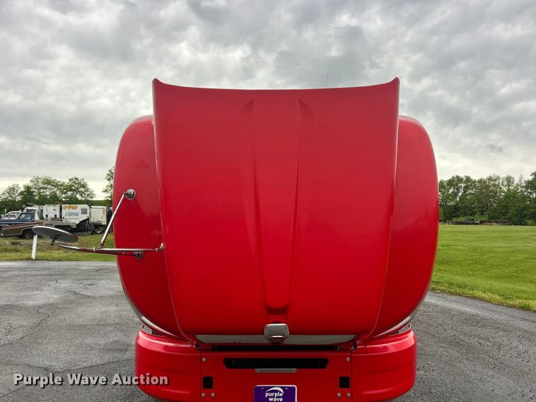 image for item FC2536 2014 Kenworth T400 semi truck