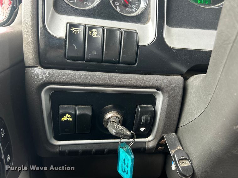 image for item FC2536 2014 Kenworth T400 semi truck