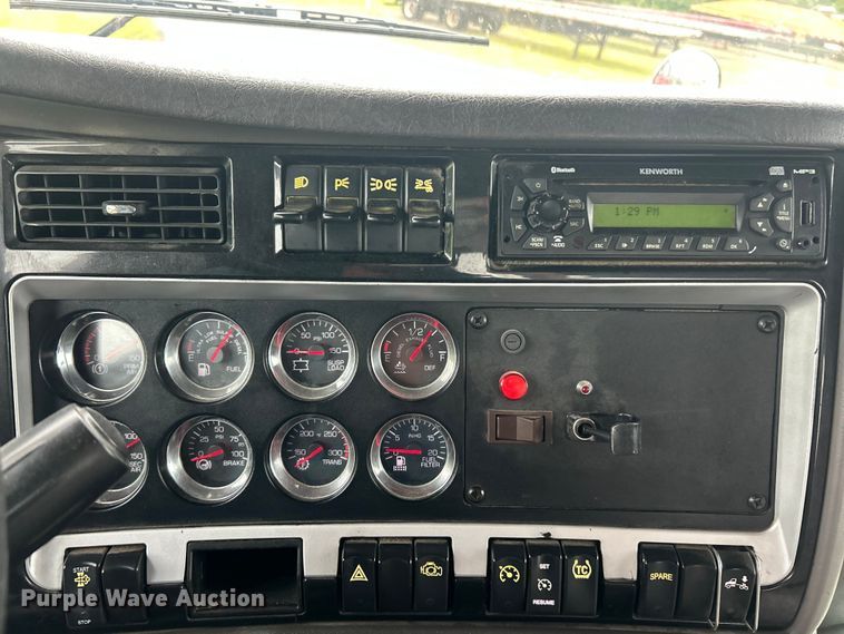 image for item FC2536 2014 Kenworth T400 semi truck