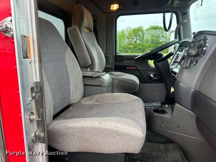 image for item FC2536 2014 Kenworth T400 semi truck