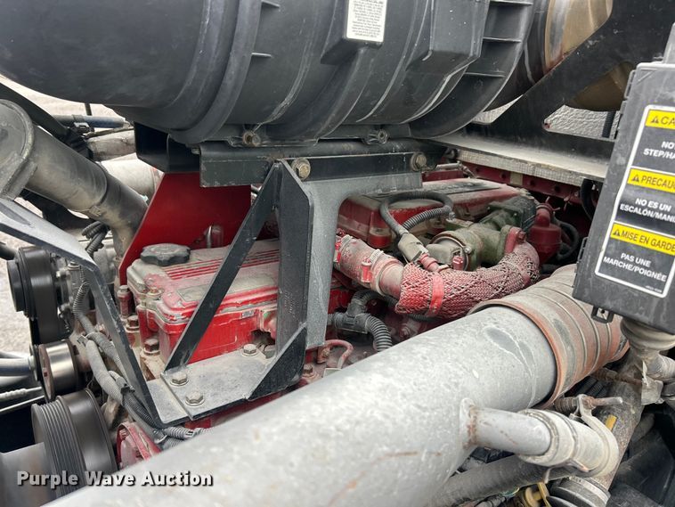 image for item FC2536 2014 Kenworth T400 semi truck