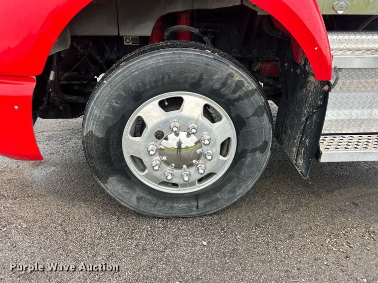 image for item FC2536 2014 Kenworth T400 semi truck