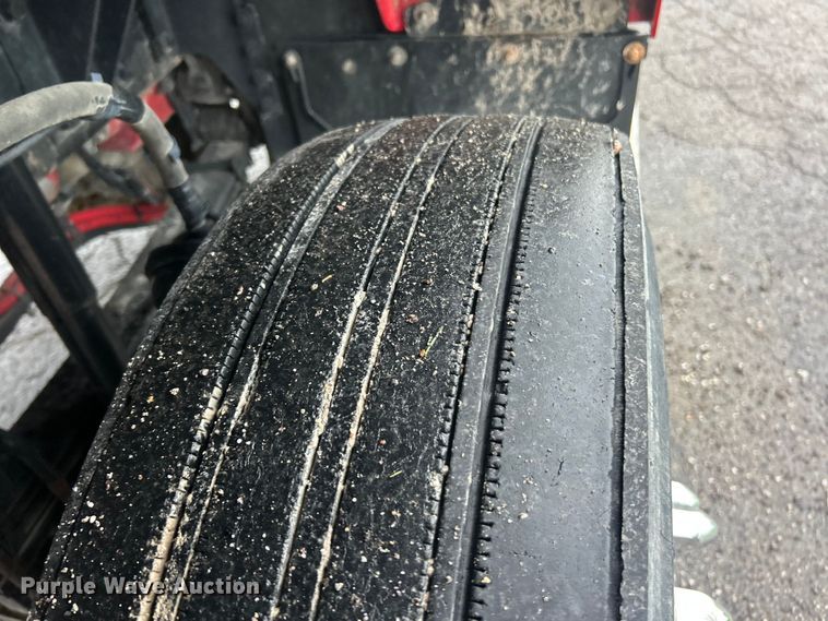 image for item FC2536 2014 Kenworth T400 semi truck