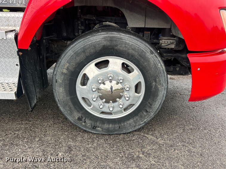 image for item FC2536 2014 Kenworth T400 semi truck