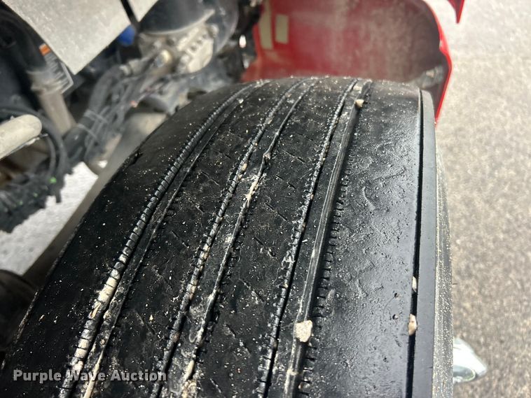 image for item FC2536 2014 Kenworth T400 semi truck