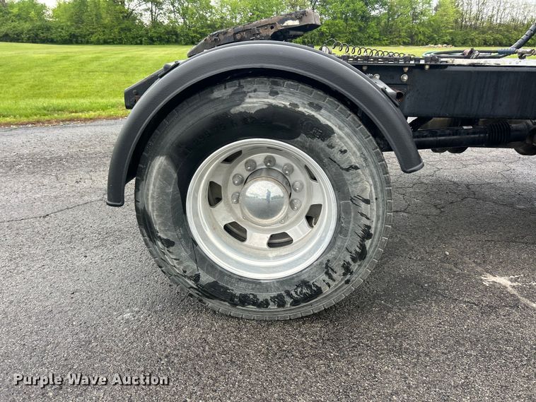 image for item FC2536 2014 Kenworth T400 semi truck