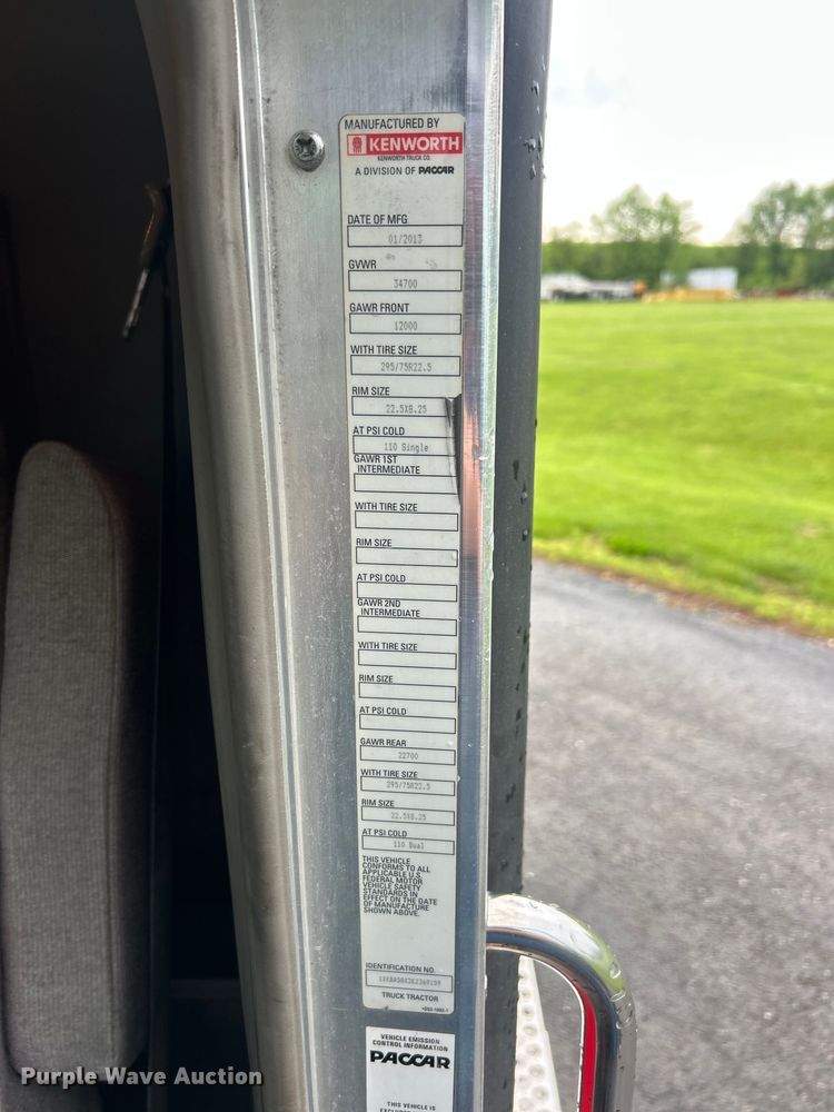 image for item FC2536 2014 Kenworth T400 semi truck