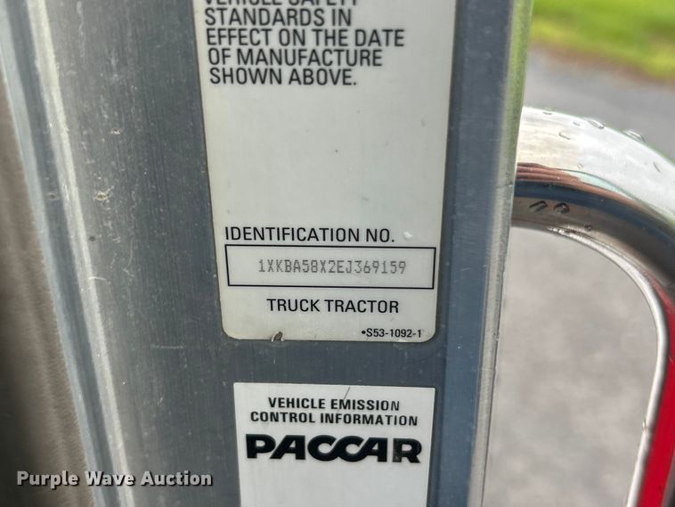 image for item FC2536 2014 Kenworth T400 semi truck